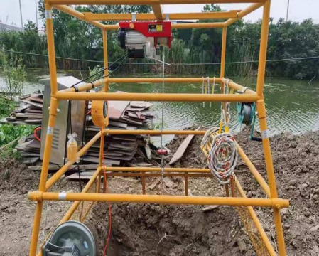 微型鋼絲繩電動(dòng)葫蘆是深基坑作業(yè)一體機(jī)的一部分