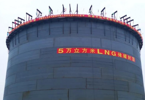 48臺(tái)爬架電動(dòng)葫蘆成功吊起金屬儲(chǔ)罐穹頂